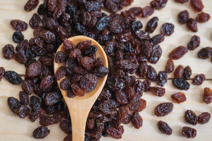 The Top Health Benefits of Raisins for Women