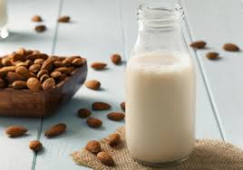 Almond Milk vs Cow Milk: Which is better?